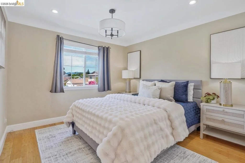 Photo of 2198 La Orinda