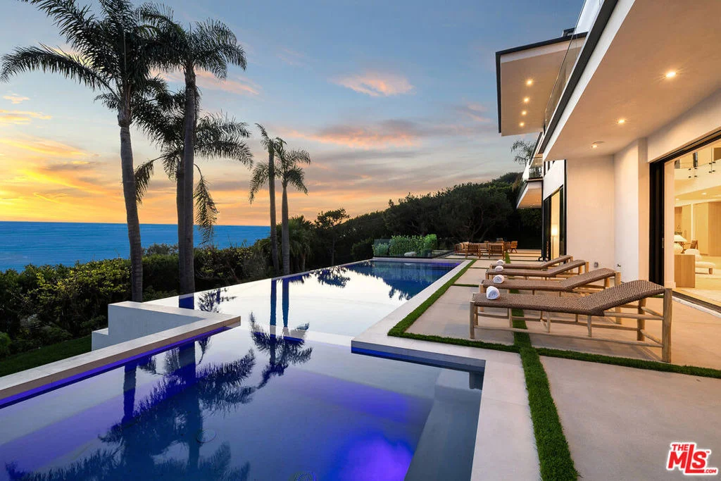 Photo of 4732 Avenida Del Mar