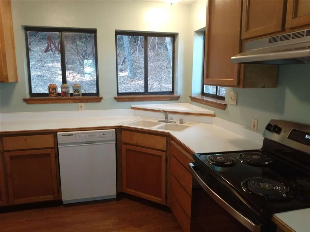Photo of 16934 Hofacker Lane