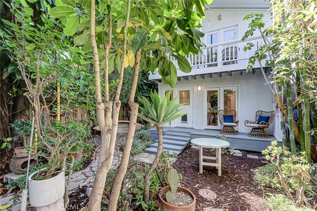 Photo of 2328 Beach Avenue