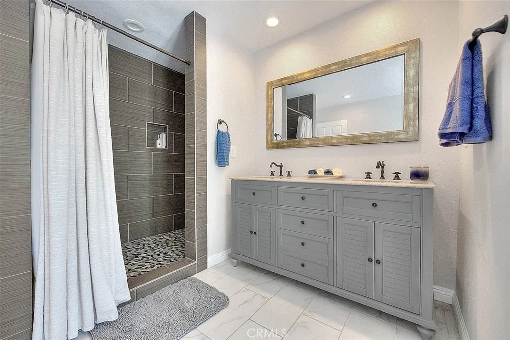 Photo of 750 Jericho