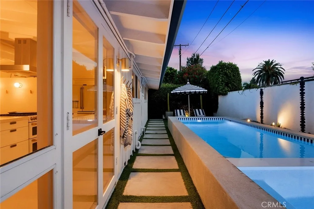 Photo of 3065 Stevely
