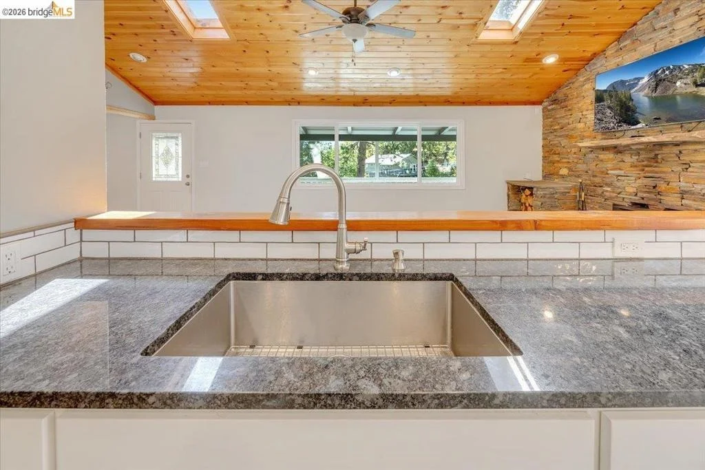 Photo of 5827 Lookout Ct