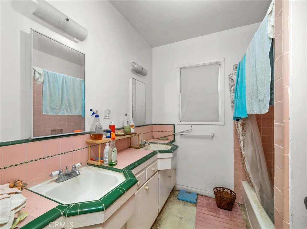 Photo of 1121 Highland Oaks Drive