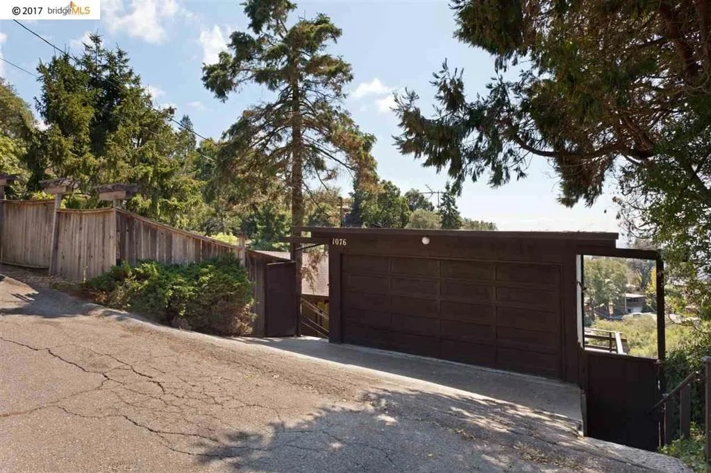 Photo of 1076 Sterling Ave.