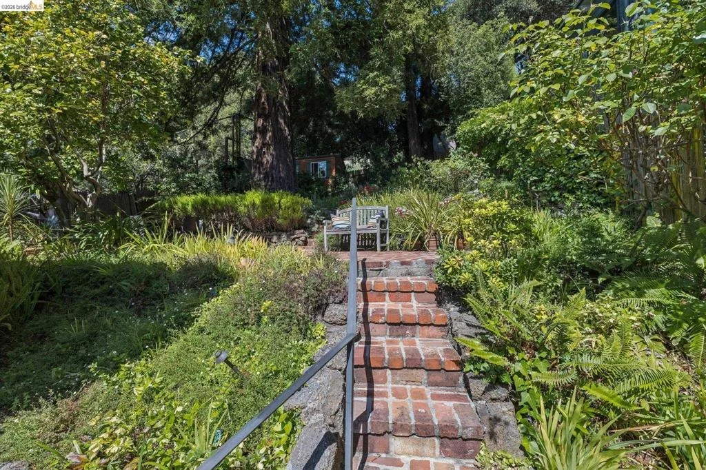 Photo of 8 Mosswood Rd