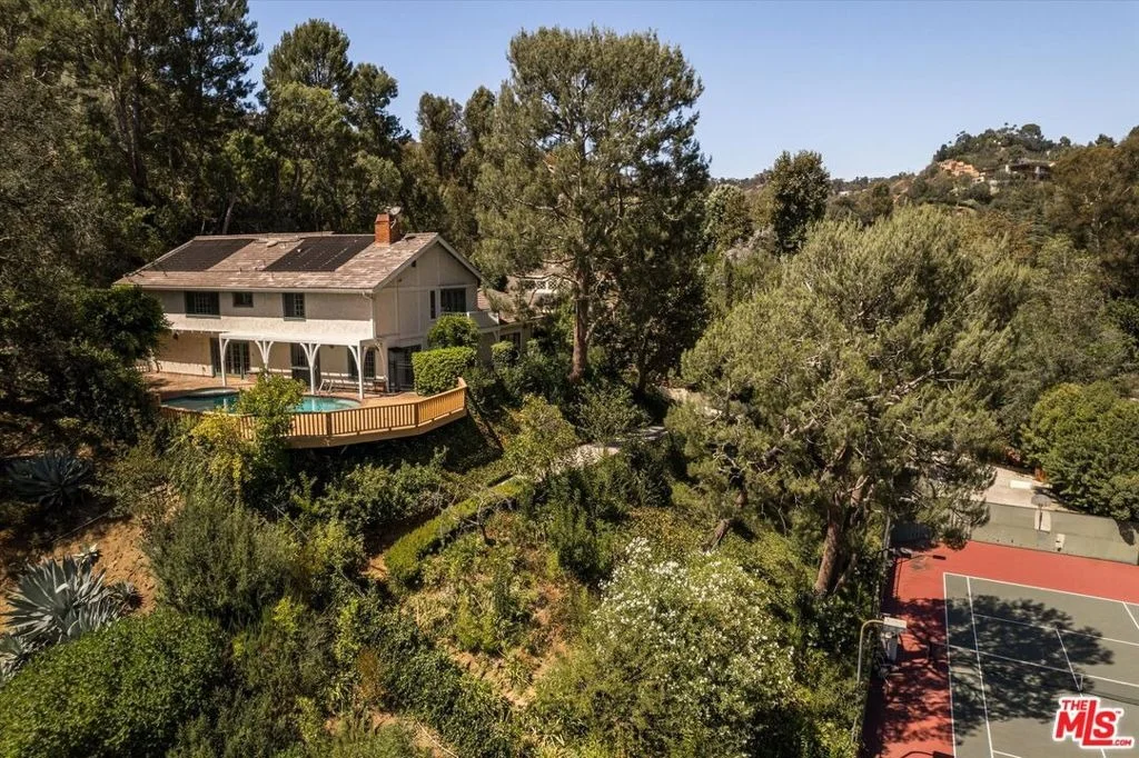 Photo of 2573 Benedict Canyon Drive