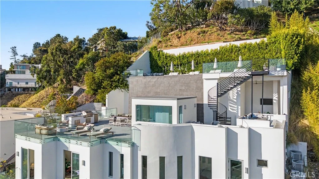 Photo of 9459 Beverly Crest