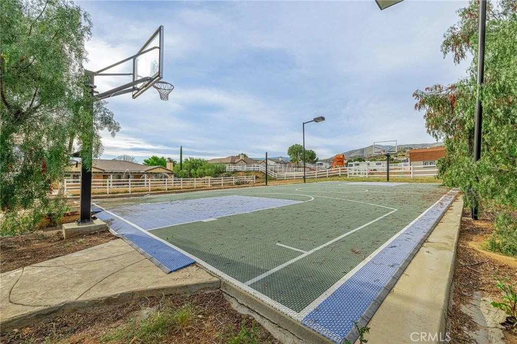 Photo of 33442 Desert Road