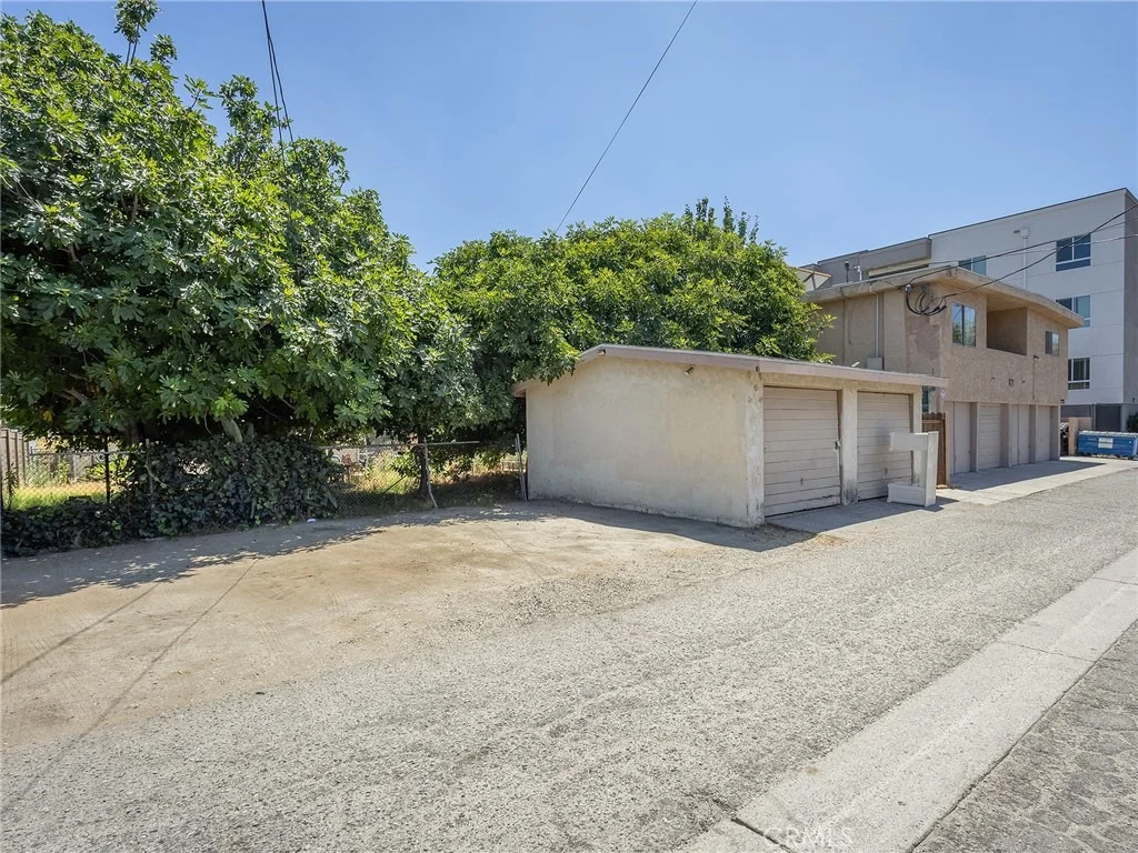 Photo of 14301 Roscoe Boulevard