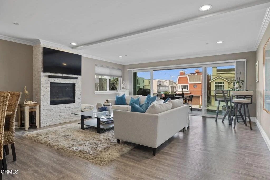 Photo of 104 La Brea Street