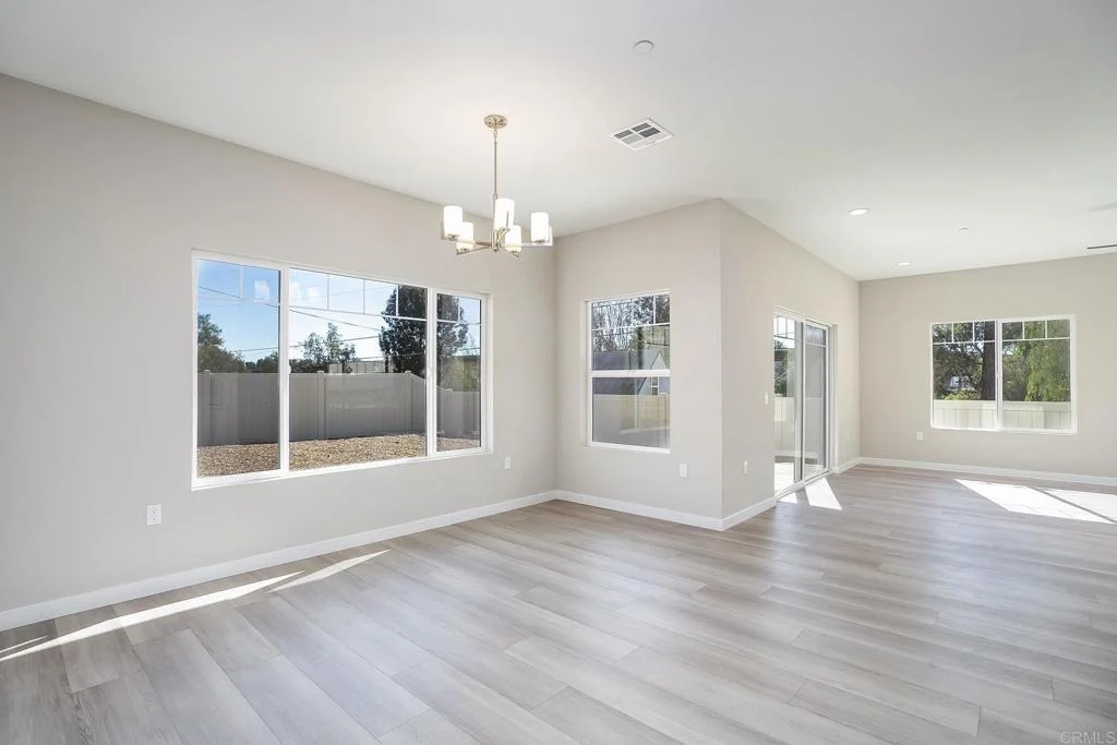 Photo of 3900 Rojo Tierra