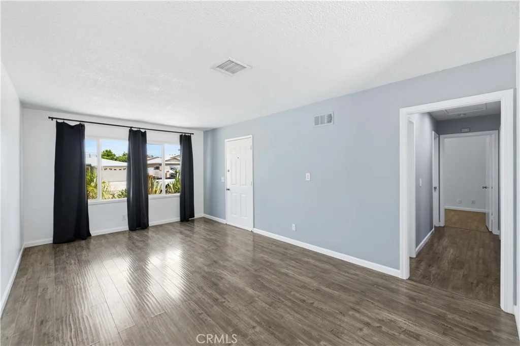 Photo of 37521 Larkin