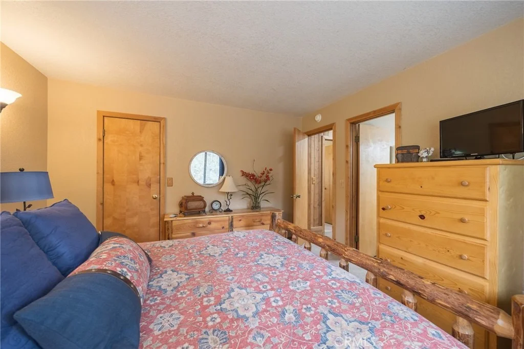 Photo of 824 Mountain Lane