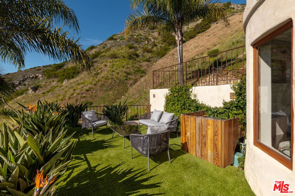Photo of 4240 Avenida De La Encinal