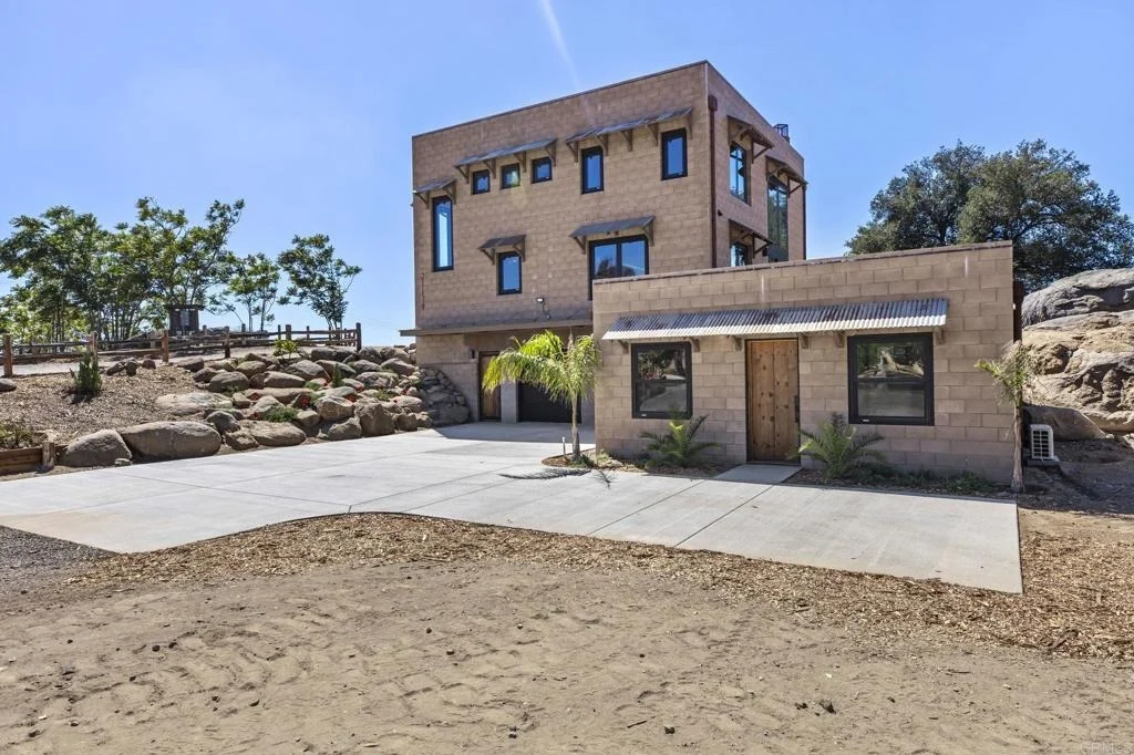 Photo of 21179 Sutherland Dam Road