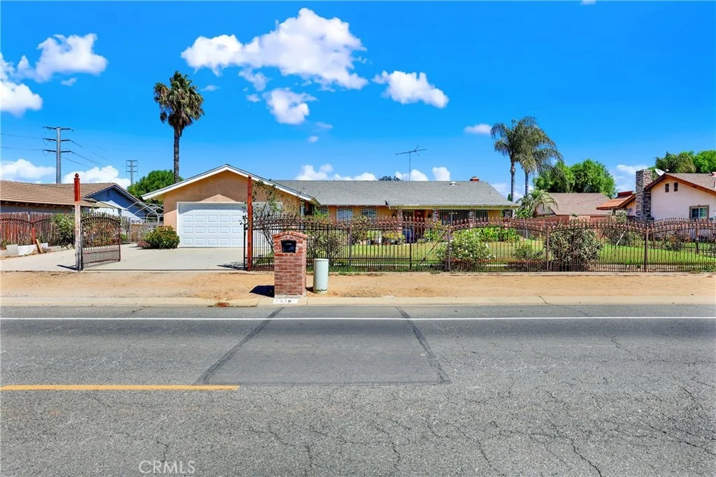 Photo of 3949 BLUFF