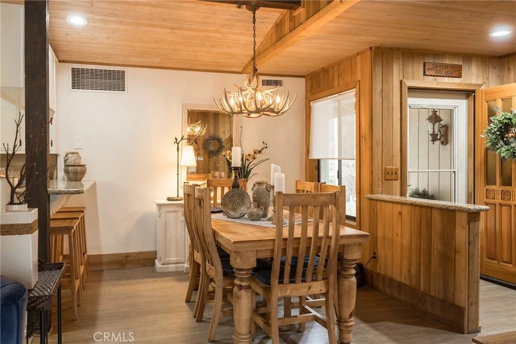 Photo of 824 Mountain Lane