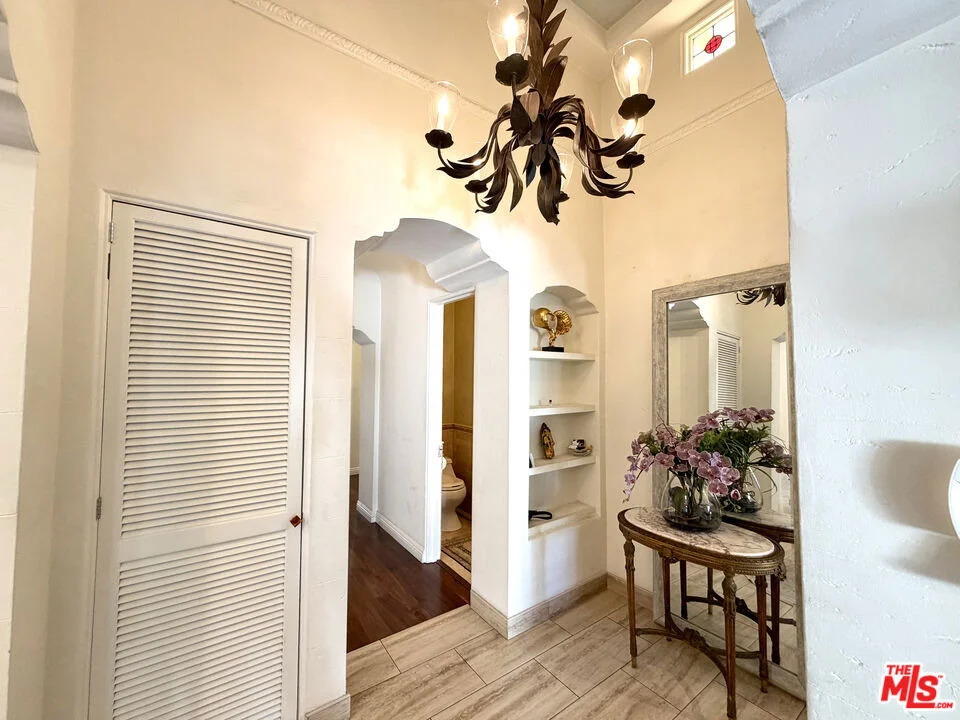Photo of 315 N Wetherly Drive