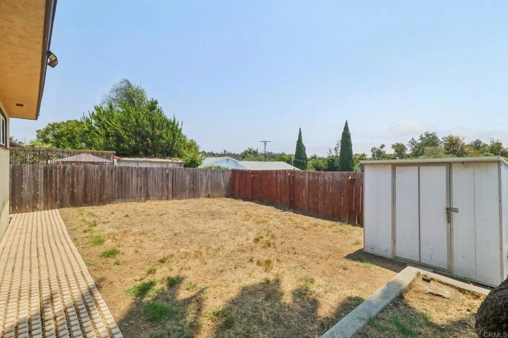 Photo of 915 Crest View Dr