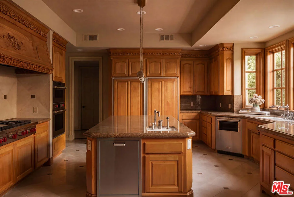 Photo of 3829 Hayvenhurst Drive