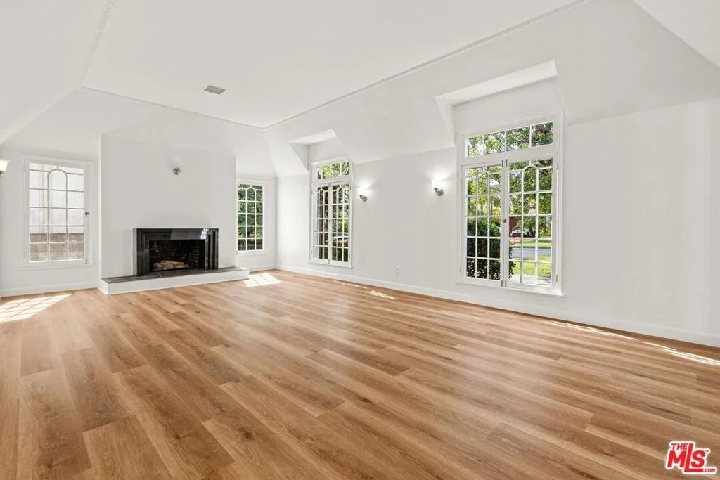 Photo of 512 N Elm Drive