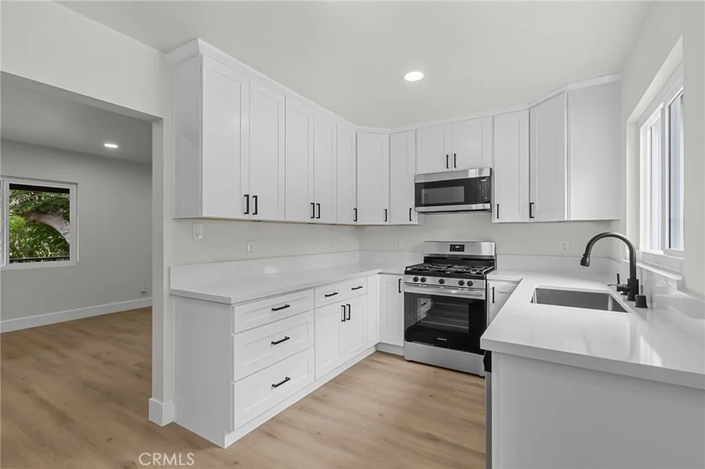 Photo of 736 N Walnut Avenue