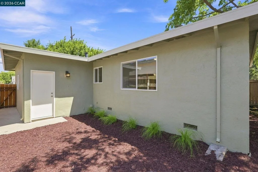 Photo of 215 W 12th Street