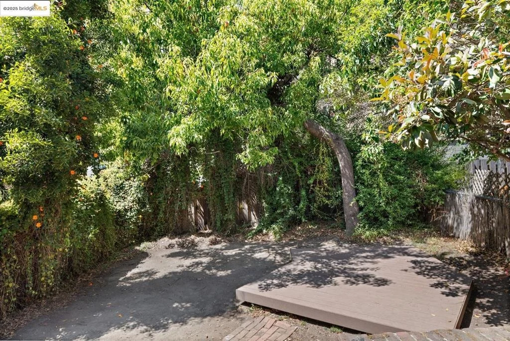 Photo of 2441 Carleton Street