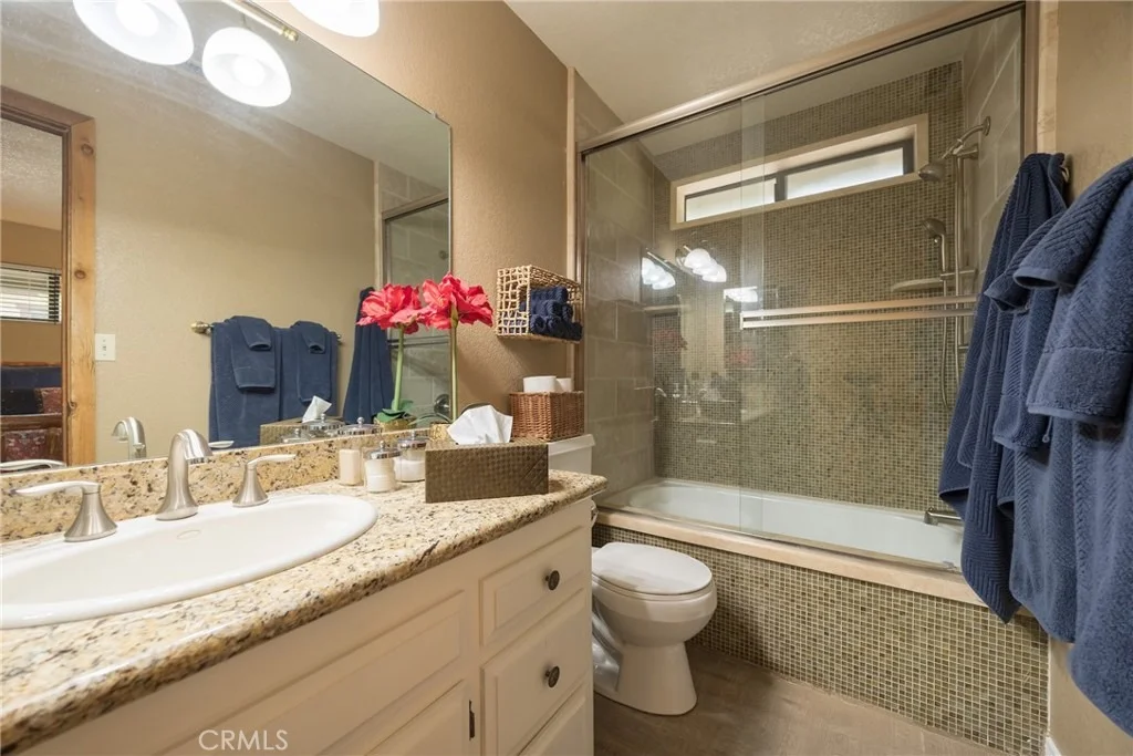 Photo of 824 Mountain Lane