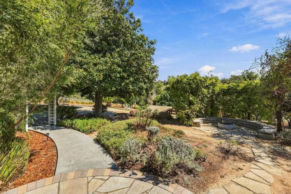 Photo of 919 Valley Dr