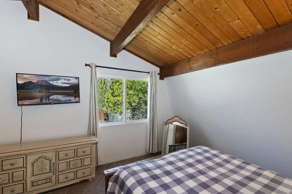 Photo of 40138 Hillcrest Drive
