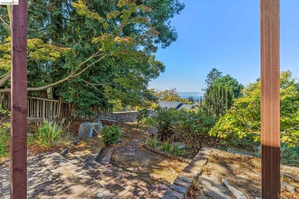 Photo of 1466 Scenic Ave