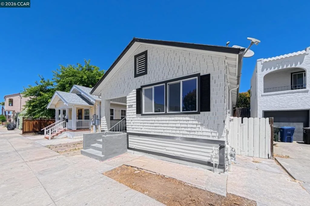 Photo of 226 W 9Th St