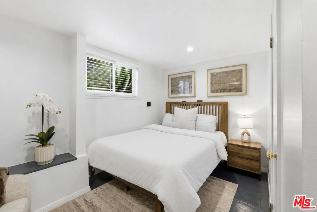 Photo of 2300 Benedict Canyon Drive