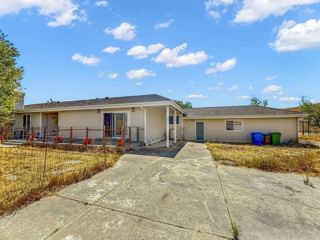 Photo of 9050 Highland Rd