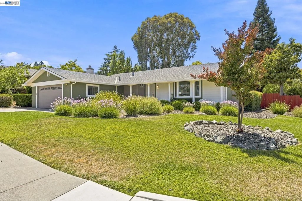 Photo of 1082 Springfield Dr.