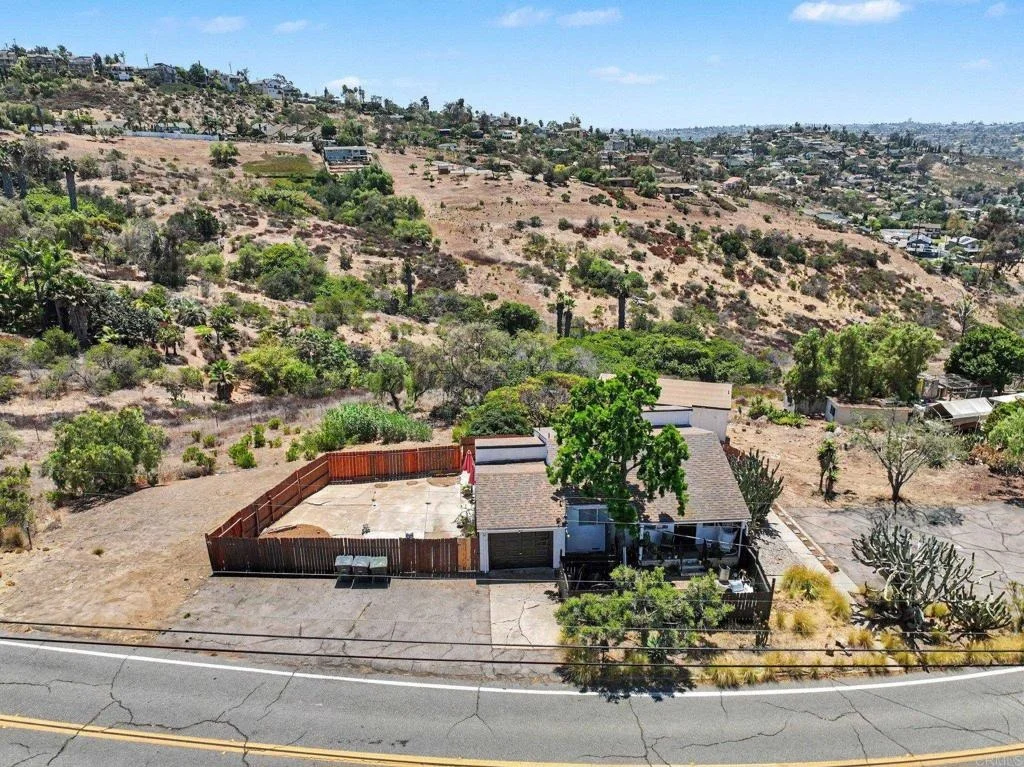 Photo of 2610 Helix St.