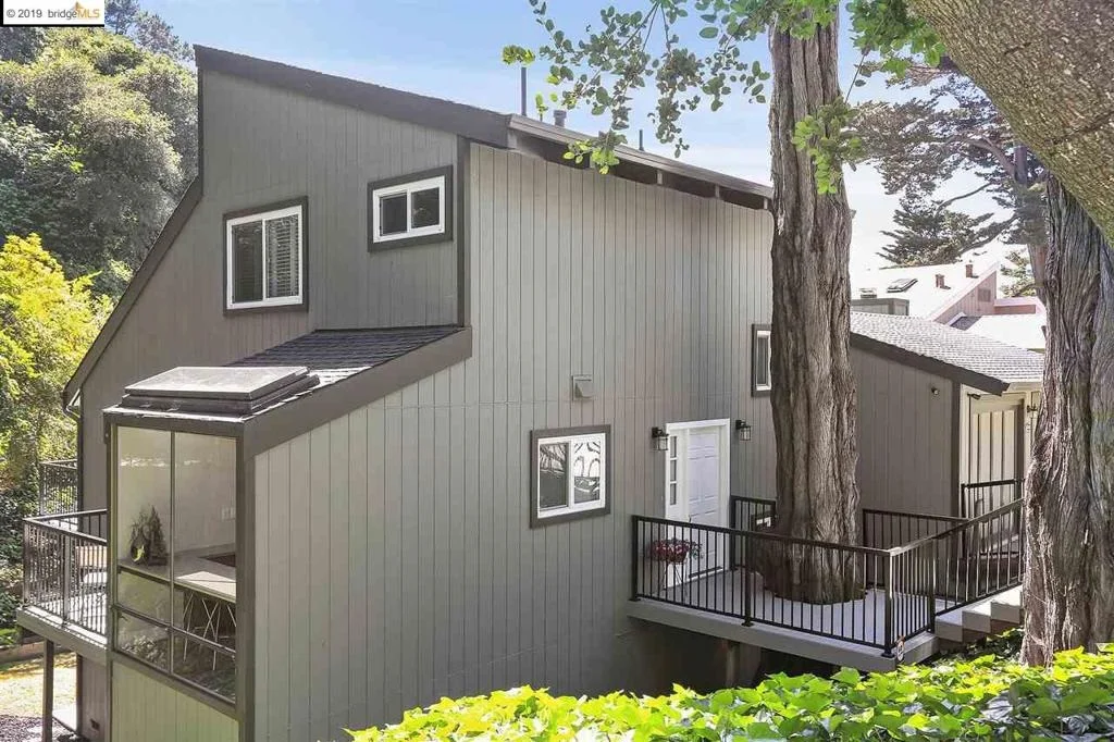 Photo of 5885 Harbord Dr