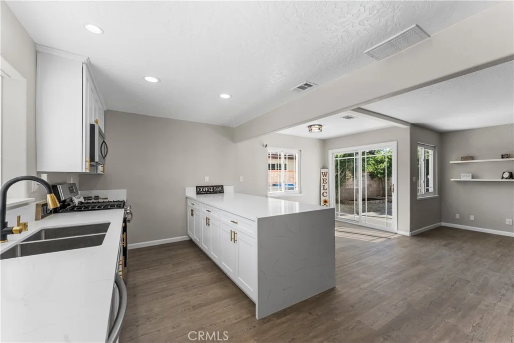 Photo of 1735 W Jenner Street