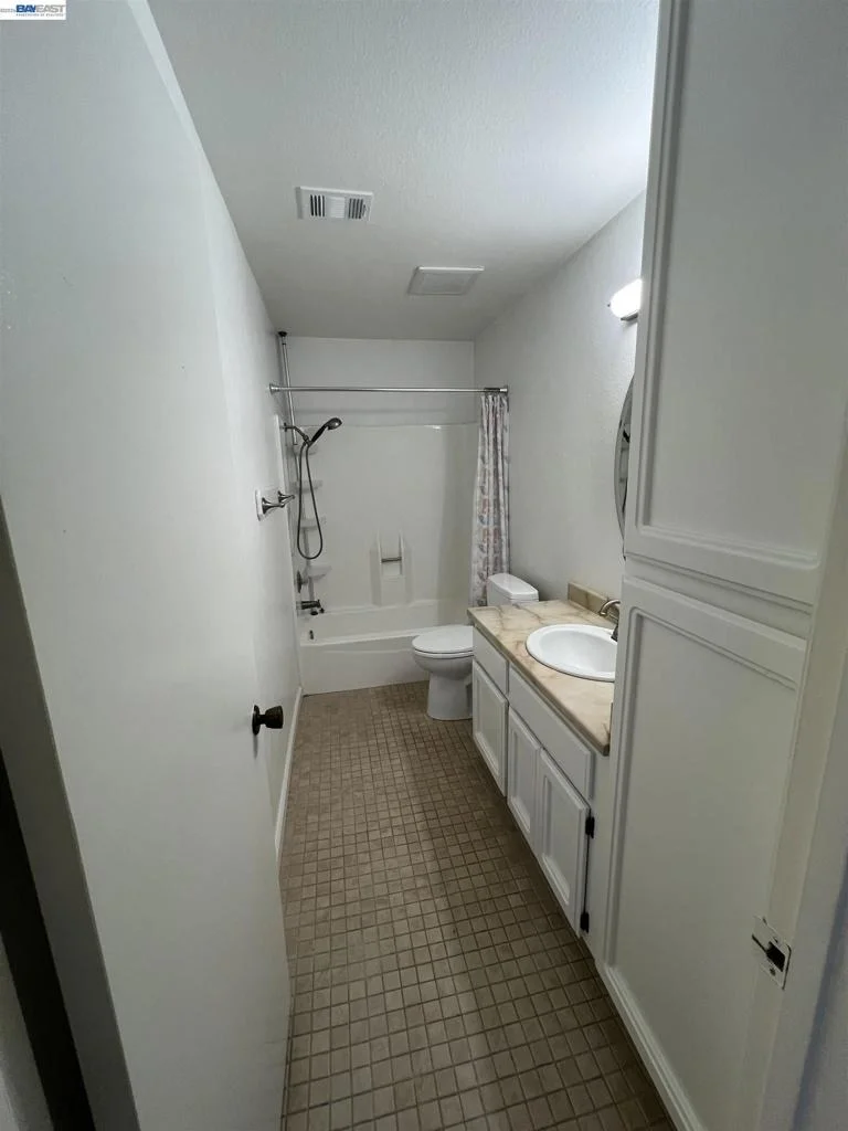 Photo of Unit C8 at 5455 Kirkwood Dr