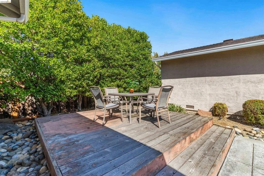 Photo of 1363 Swallowtail Rd