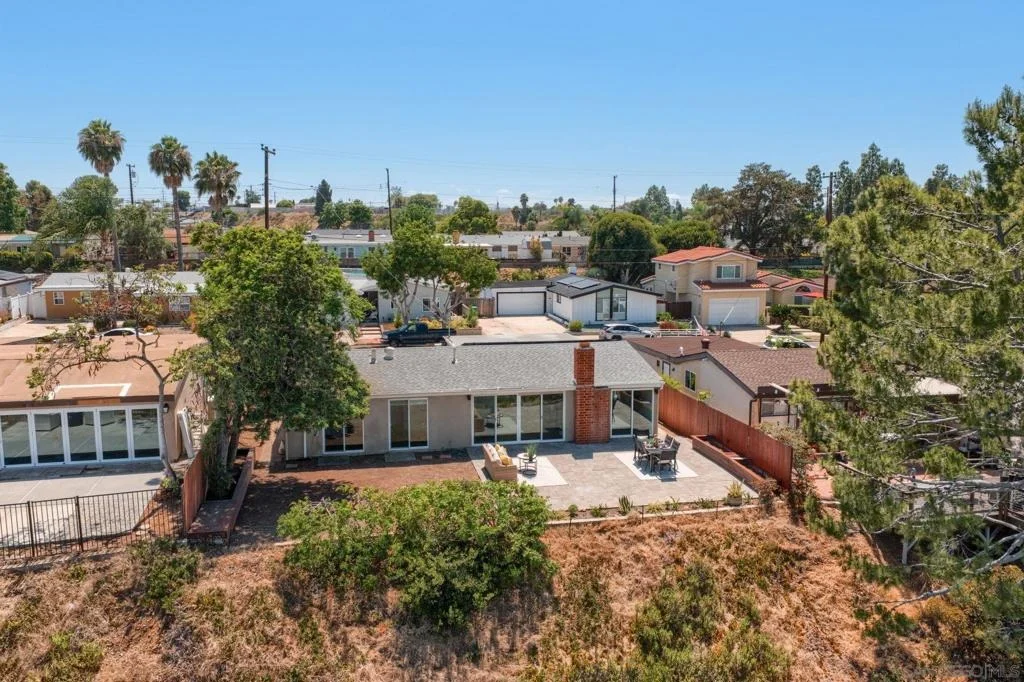 Photo of 2649 Palace