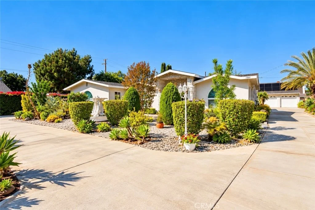 Photo of 17841 Collins