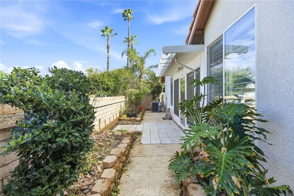 Photo of 740 Bahama