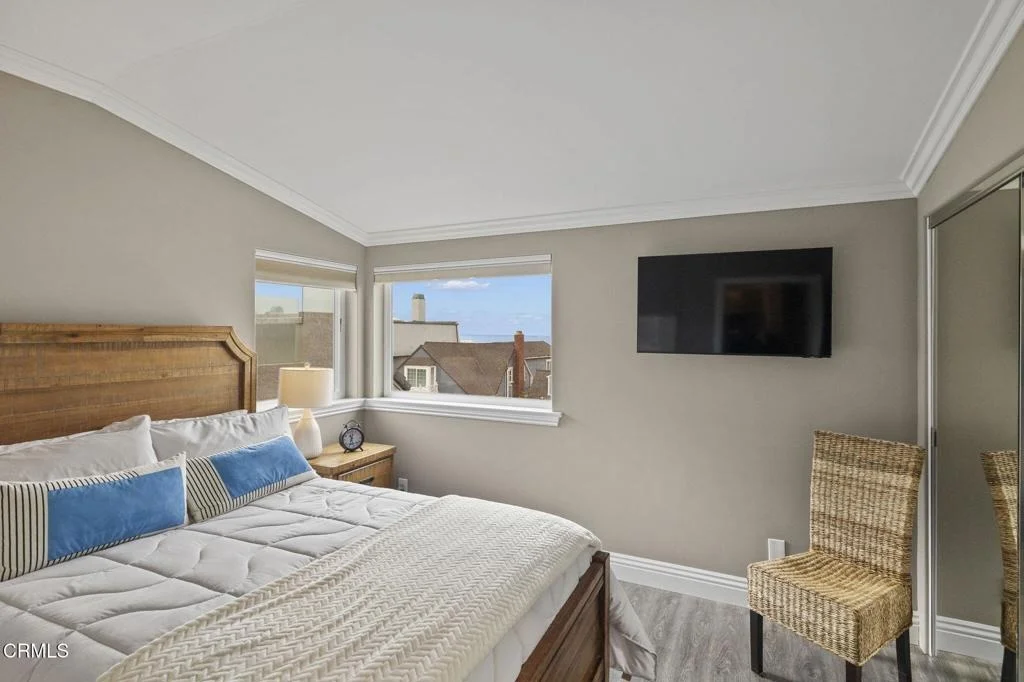 Photo of 104 La Brea Street