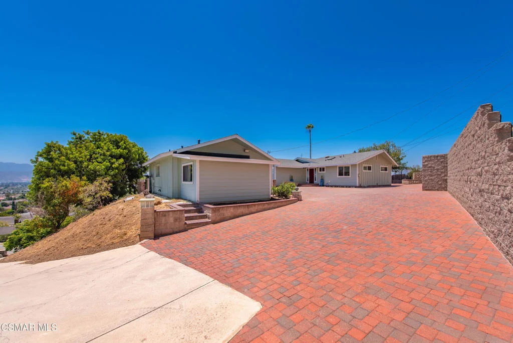 Photo of 315 N Loop Drive