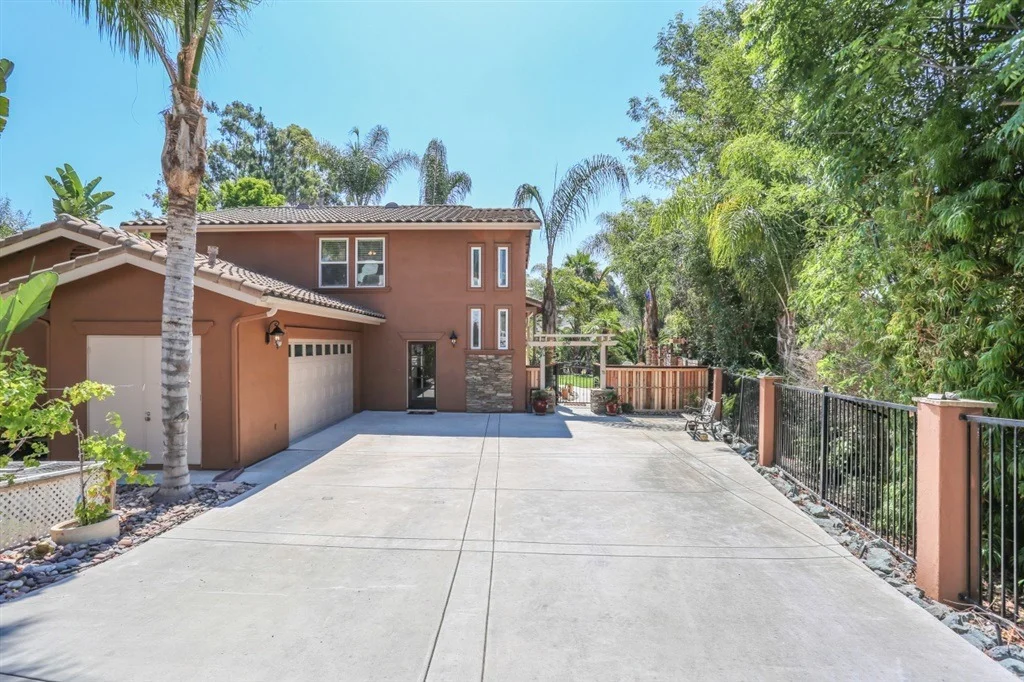 Photo of 907 VALE VIEW