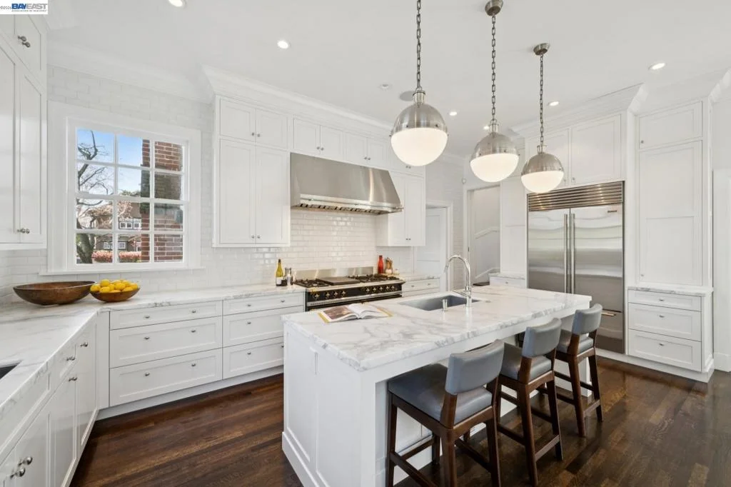 Photo of 1121 BAY STREET