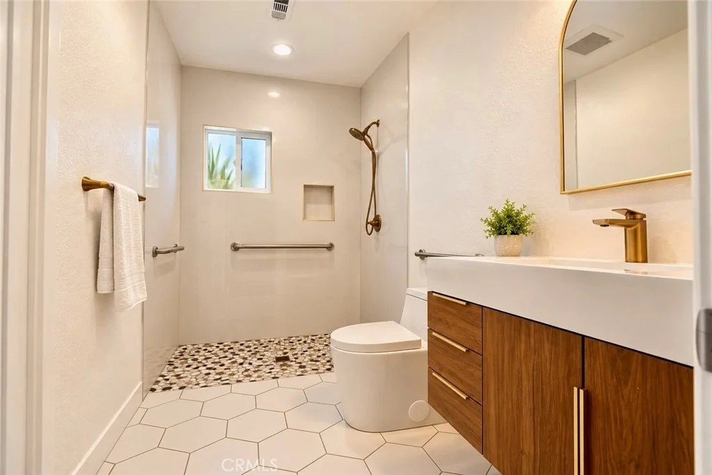 Photo of 17841 Collins